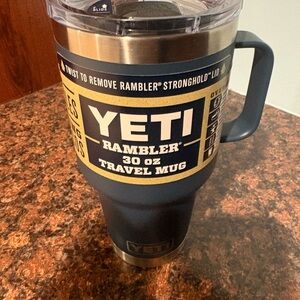 YETI Rambler Navy Travel Mug with Stronghold Lid